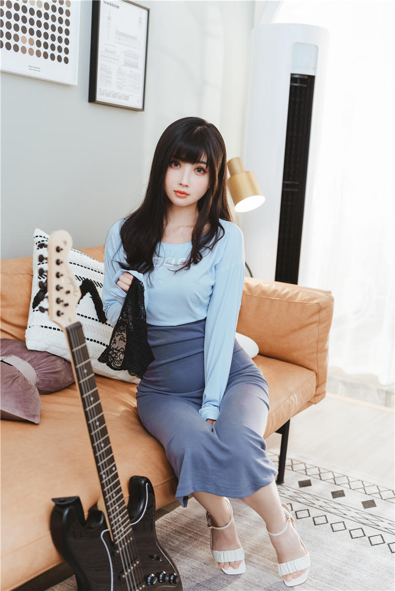 rioko凉凉子 Vol.074 吉他妹妹系带裙