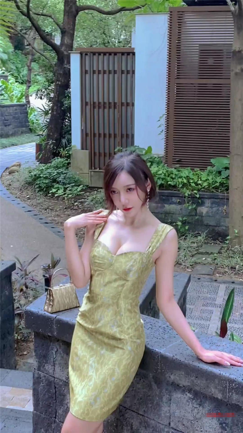 [秀人模特系列]王馨瑶视频写真 绿色连衣裙