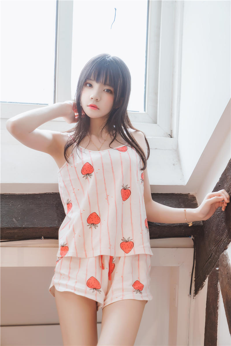桜桃喵 Vol.149 甜甜之唇边小草莓